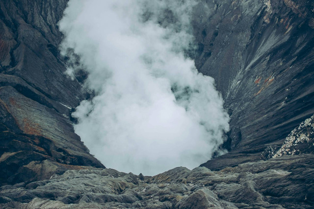 Kawah Gunung Bromo. Sumber Unsplash Camille Bismonte