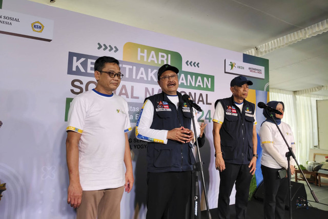 Menteri Sosial Saifullah Yusuf atau Gus Ipul di acara Hari Kesetiakawanan Sosial Nasional (HKSN) 2024 di Gedung Serbaguna, Denggung, Kabupaten Sleman, Rabu (18/12/2024). Foto: Arfiansyah Panji Purnandaru/kumparan