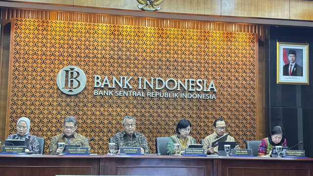 Konferensi Pers Rapat Dewan Gubernur Bank Indonesia (BI) di Kantor Pusat BI, Rabu (18/12/2024).  Foto: Ave Airiza Gunanto/kumparan