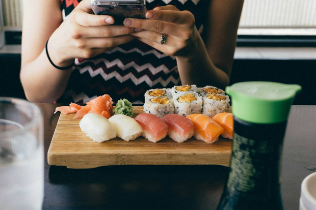 Tempat Sushi di Malang. Foto Hanya Ilustrasi, Bukan Tempat Sebenarnya. Sumber Unsplash j