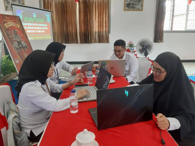 Rupbasan Blitar Menghadiri Kegiatan Pra Rekonsiliasi Data Laporan Keuangan dan BMN Semester II TA 2024Blitar - Rabu, 18 Desember 2024 dalam rangka Persiapan Penyusunan Laporan Keuangan Periode Semester II Tahun Anggaran 2024, maka dilaksanakan nya kegiatan Pra Rekonsiliasi Data Laporan Keuangan dan BMN Semester II Tahun Anggaran 2024. Kegiatan pra Rekonsiliasi ini diikuti oleh tim keuangan dan BMN perwakilan dari Unit Pelaksana Teknis se-Korwil Kediri, yang dilaksanakan di LPKA Kelas I Blitar.Kegiatan bertujuan untuk menyelaraskan data antara Satuan Kerja dengan Kantor Wilayah dan Pusat. Sehingga mendukung penyajian laporan keuangan dan BMN yang valid dan akurat. Kegiatan ini juga menjadi sarana untuk memperoleh pemahaman yang lebih mendalam mengenai prosedur rekonsiliasi yang tepat, baik dalam pengelolaan aset maupun penyusunan laporan keuangan.(Humas Rupbasan Blitar Kanwil Kemenkumham Jawa Timur)#kemenkumhamjatim#KemenkumhamRI#humaskemenkumhamjatim#HumasRupbasanBlitar#pemeliharaanbarangbukti#heniyuwono#KumhamSemakinPASTI#melayanisepenuhhati#rupbasanblitarbersahabat@ditjenpas@kumhamjatim@heniyuwono@hardi_bayu