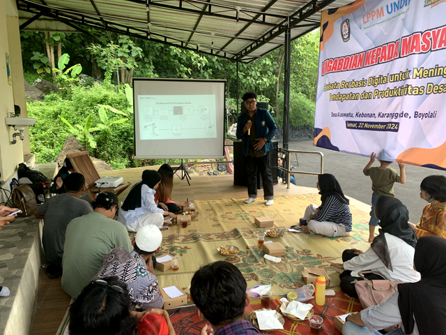 Mahasiswa KKN Tematik melakukan pelatihan pembuatan peta di Desa Alas Watu