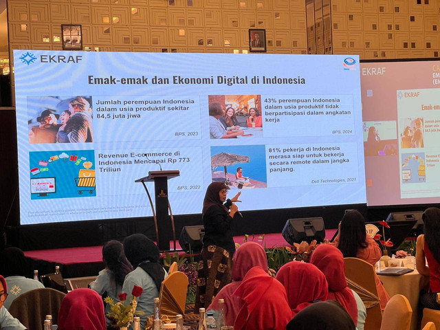 Direktur Tata Kelola Ekonomi Digital Kemenekraf, Yuana Rochma Astuti, saat memberikan sambutan di sosialisasi program Emak-emak Matic di Hotel Royal Ambarrukmo, Yogya, Rabu (18/12). Foto: ESP