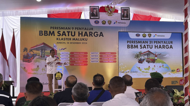 Menteri ESDM Bahlil Lahadalia meresmikan 31 penyalur BBM Satu Harga di Integrated Terminal Wayame, Kota Ambon, Provinsi Maluku, Rabu (18/12/2024). Foto: Fariza Rizky Ananda/kumparan