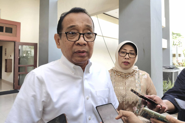 Menteri Koordinator Bidang Pembangunan Manusia dan Kebudayaan (Menko PMK), Pratikno, ditemui di UGM, Kamis (19/12/2024). Foto: Arfiansyah Panji Purnandaru/kumparan