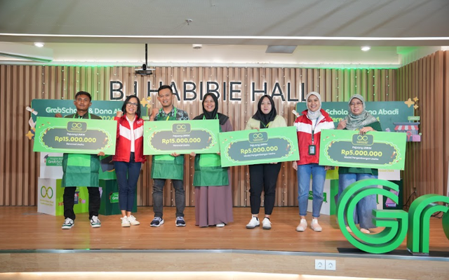 Grab Indonesia gelontorkan Rp Rp 16,3 Miliar Apresiasi Dana Abadi  untuk para pekerja di sektor transportasi dan pelaku UMKM, termasuk Mitra Grab. Foto: Dok. Grab Indonesia