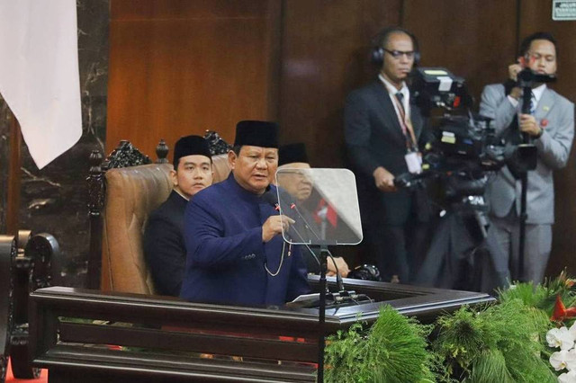 Presiden Prabowo Subianto berpidato usai dilantik menjadi presiden periode 2024-2029 di Gedung Nusantara, kompleks Parlemen, Senayan, Jakarta, Minggu (20/10/2024). Foto: Iqbal Firdaus/kumparan