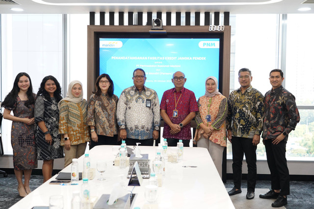 Bank Mandiri dan PNM melakukan penandatanganan fasilitas kredit jangka pendek di Jakarta. Foto: Dok. Bank Mandiri