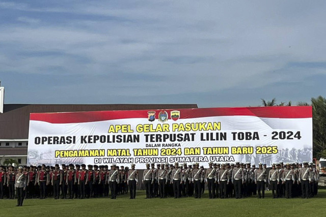 Apel gelar pasukan operasi lilin Toba Polda Sumut pada Jumat (20/12/2024). Foto: Tri Vosa/kumparan