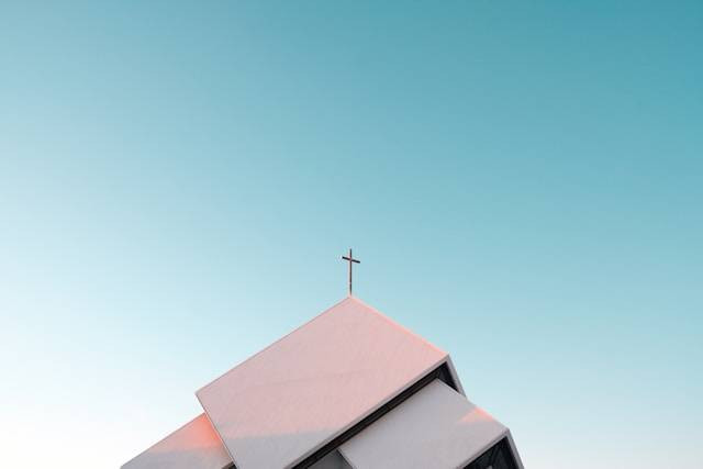 Gereja di Batam, foto hanya ilustrasi, bukan tempat sebenarnya: Unsplash/Akira Hojo