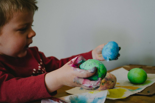 Ilustrasi Cara Bikin Play-Doh dari Tepung Terigu, Foto: Unsplash/Kelly Sikkema