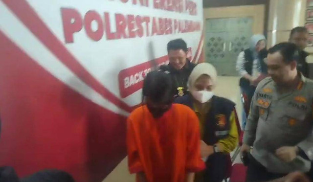 RK tersangka pembunuh adik ipar di Palembang menggunakan potas. Foto : Istimewa