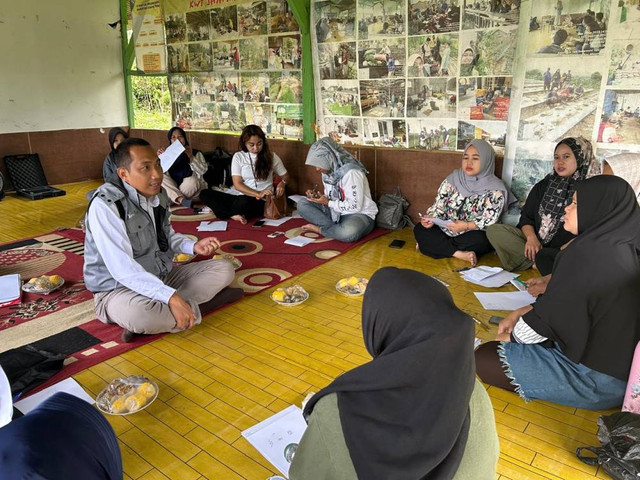 pelatihan literasi keuangan berbasis metode Gender Active Learning System (GALS), yang berlangsung di Kabupaten Bogor. Foto: Istimewa