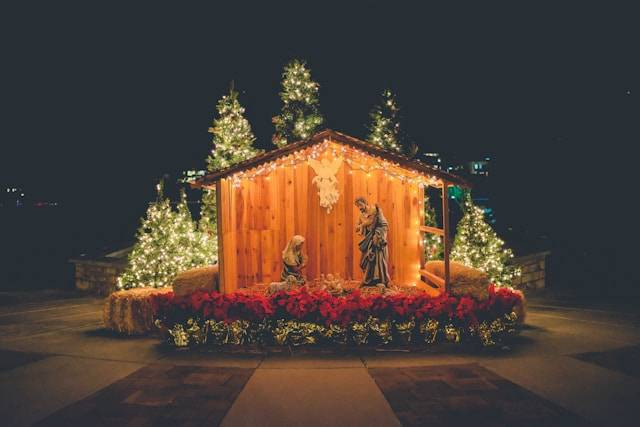 Jadwal Misa Natal 2024 di gereja Katolik Jogja. Foto hanyalah ilustrasi, bukan tempat yang sebenarnya. Sumber: Unsplash/Kenny Eliason