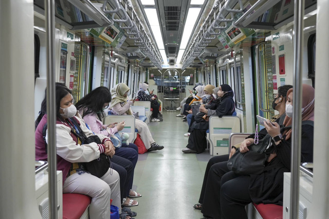 Gerbong khusus wanita di LRT Jabodebek khusus di hari kerja, beroperasi mulai 23 Desember 2024. Foto: Dok. LRT Jabodetabek