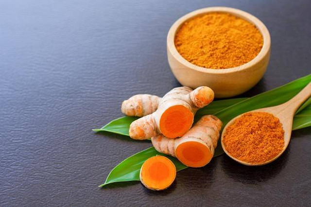 Tanaman Fitobiotik : Kunyit (Curcuma longa) (Sumber : https://pixabay.com/id/)