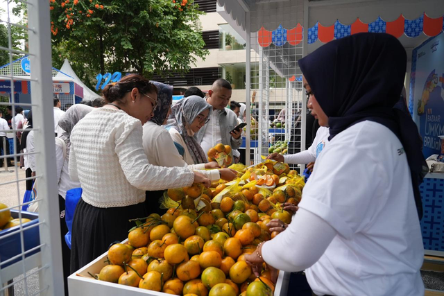 Kelompok petani Jeruk Gerga Curup, Bengkulu mengikuti Bazzar UMKM BRI di Kantor Pusat BRI, Jakarta. Foto: Dok. BRI