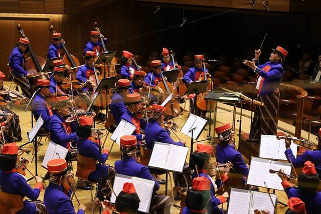 Pertunjukan Yogyakarta Royal Orchestra di Aula Simfonia Jakarta, Kemayoran, Jakarta, (01/3/2024).  Foto: Iqbal Firdaus/kumparan