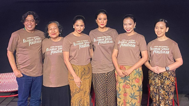 Acara jumpa pers teater Karena Aku Perempuan: Kelahiran Sebuah Pergerakan di Galeri Indonesia Kaya, Grand Indonesia, Jakarta Pusat, Kamis (19/12/2024). Foto: Judith Aura/kumparan