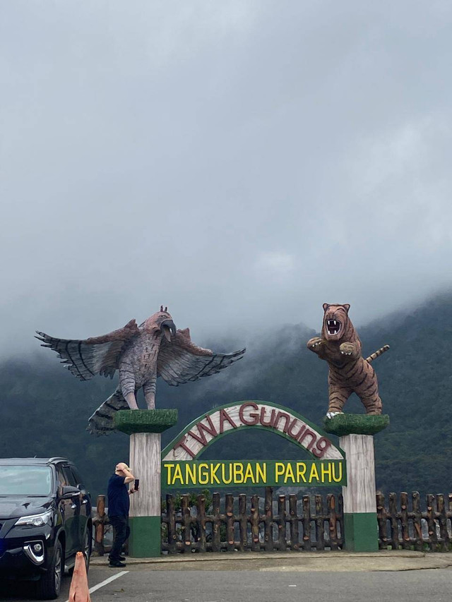 Spot foto di Gunung Tangkuban Perahu (Sumber : Dokumentasi pribadi penulis)