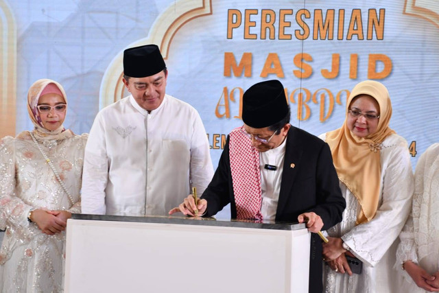 Menag RI KH. Nasaruddin Umar meresmikan Masjid Al Abduh di Palembang. Foto : Dok Kemenag Sumsel
