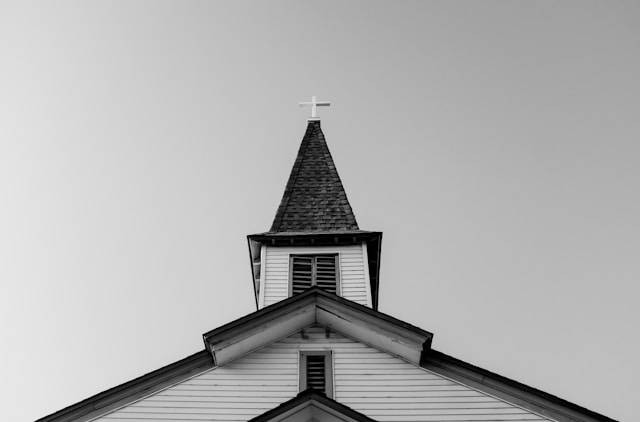 Ilustrasi Gereja Kayutangan. Foto hanya ilustrasi, bukan tempat sebenarnya. Dok. Unsplash/Kenny Eliason