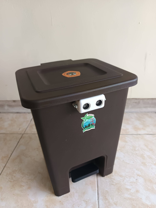 bentuk fisik tong sampah pintar