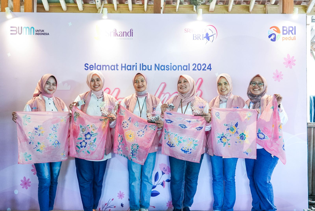 BRI dan Srikandi BRI dalam perayaan Hari Ibu bersama kelompok usaha wanita Kebon Indah di Kecamatan Bayat, Kabupaten Klaten. Foto: Dok. BRI