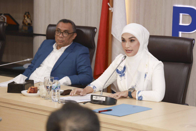 Futri Zulya Savitri, putri Zulkifli Hasan saat rapat di DPR. Foto: Dok. PAN