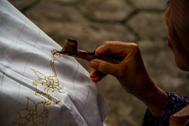 Batik Mahkota Laweyan. Foto hanya ilustrasi, bukan tempat sebenarnya. Foto: dok. Unsplash/Mahmur Marganti