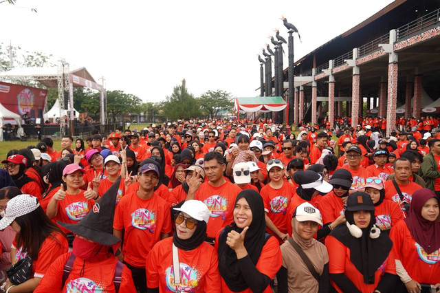 7.000 warga Pontianak saat ikut Fun Walk Alfamart 2024. Foto: Dok. Istimewa