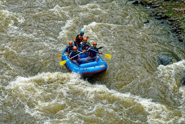 Rafting Coban Rais (Foto hanya ilustrasi, bukan tempat sebenarnya) Sumber: pexels/ Tom Fisk