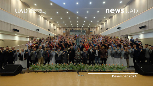 Suasana Pelepasan Lulusan Pendidikan Profesi Guru di Amphitarium Universitas Ahmad Dahlan (UAD) (Dok. Bidang Humas dan Protokoler UAD)