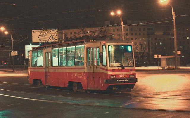 Halte Bus Trans Jatim Koridor V Surabaya-Bangkalan. Foto hanya ilustrasi, bukan tempat sebenarnya. Sumber: pexels.com/Artyom Kulakov