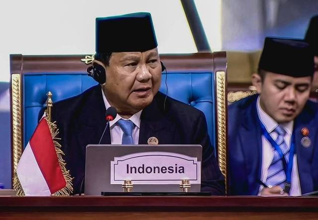 Presiden Prabowo Subianto menyampaikan pidato dalam KTT D-8, Kamis, 19/12 di Mesir. Sumber: Kumparan