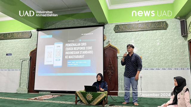 Sosialisasi QRIS untuk Usaha Warga Prenggan oleh KKN UAD (Dok. KKN UAD)