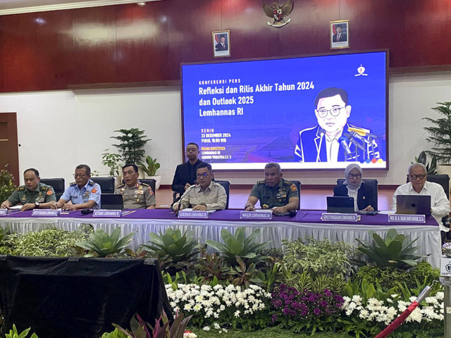 Konferensi Pers Refleksi dan Rilis Akhir Tahun 2024 dan Outlook 2025 Lemhannas RI di Kantor Lemhannas, Jakarta pada Senin (23/12/2024). Foto: Abid Raihan/kumparan