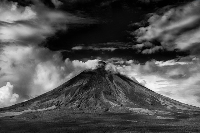 Ilustrasi Sejarah Letusan Gunung Toba. Pexels/Archie Binamira