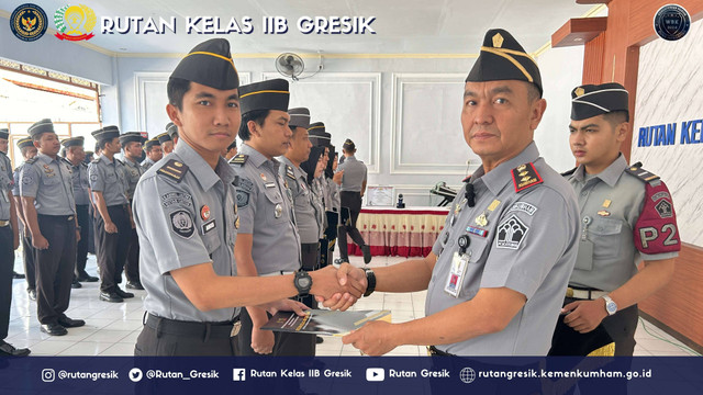 Rutan Kelas IIB Gresik Gelar Apel Pagi dan Penyematan Pin WBK oleh Kepala Rutan