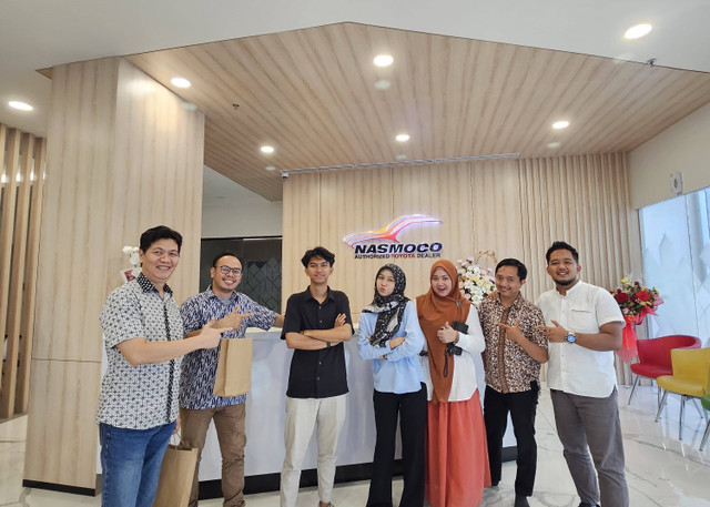 Foto bersama rekan tim Regional Business Nasmoco, sumber: dokumentasi pribadi.