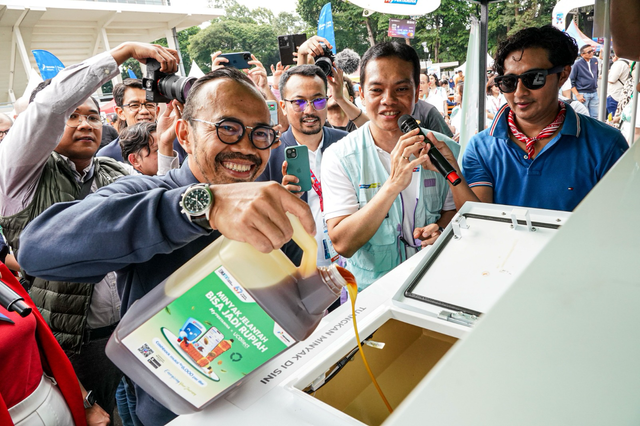 Direktur Utama Pertamina Patra Niaga, Riva Siahaan pada peluncuran program Green Movemement UCO dalam mengubah minyak jelantah menjadi biofuel. Foto: Dok. Pertamina