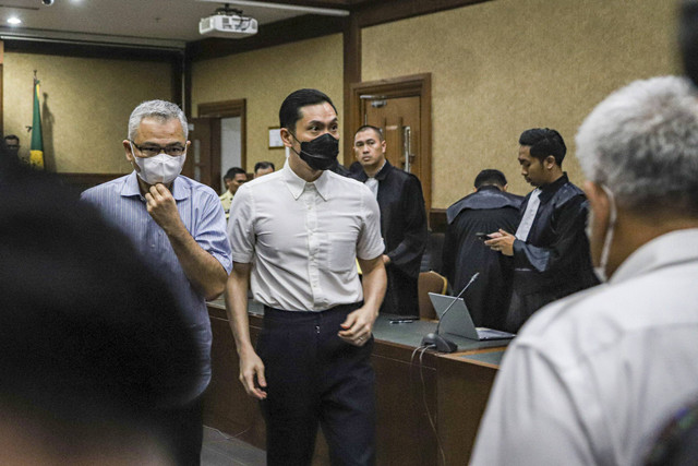 Terdakwa kasus dugaan korupsi Harvey Moeis usai menghadiri sidang pembacaan vonis di Pengadilan Tipikor, Jakarta, Senin (23/12/2024). Foto: Iqbal Firdaus/kumparan