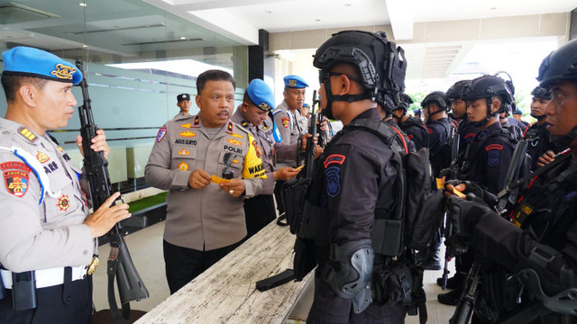 Kepolisian Daerah (Polda) Jawa Tengah menggelar kegiatan pemeriksaan pemegang senjata api (Senpi) dinas milik anggotanya. Foto: Polda Jateng