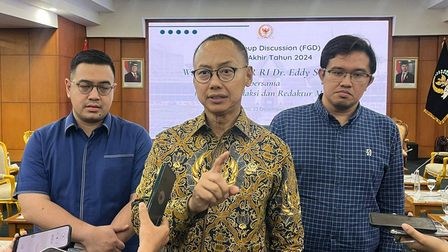 Wakil Ketua MPR RI Eddy Soeparno usai Focus Group Discussion (FGD) di Kompleks Parlemen Senayan, Senin (23/12/2024). Foto: Haya Syahira/kumparan