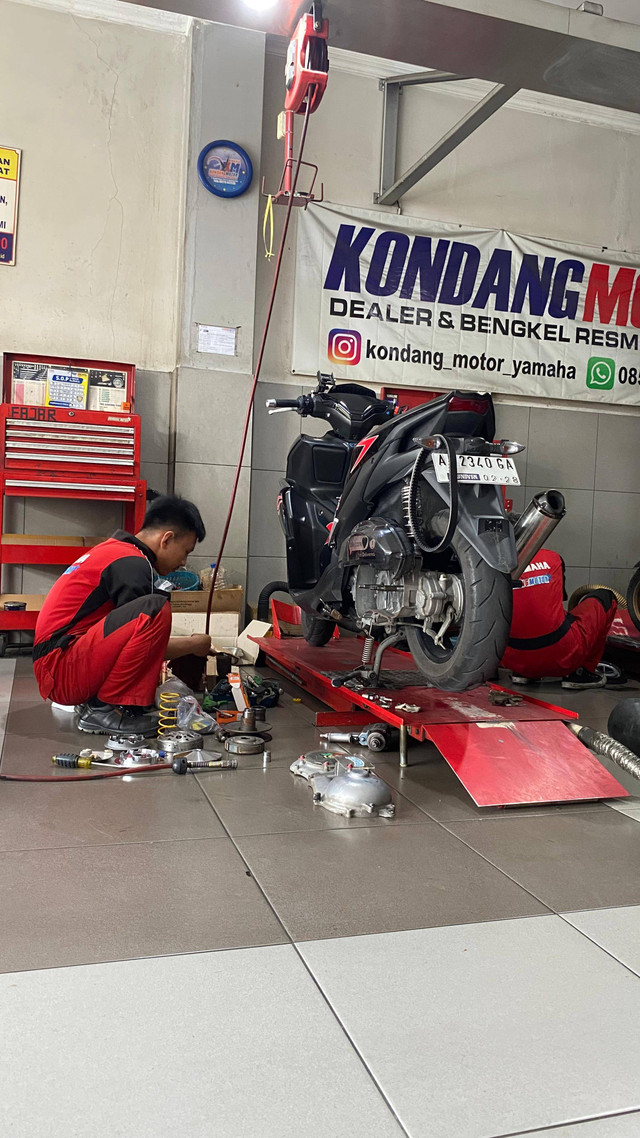 Saya melakukan servis dan pergantian oli rutin di Bengkel Yamaha Nusukan, Surakarta, Jawa Tengah, Selasa (26/03/2024). Sumber : Eurico Valent (Penulis)