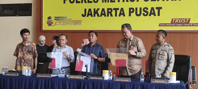 Pers rilis kasus bayi tertukar di Polres Metro Jakarta Pusat pada Selasa (24/12/2024). Foto: Rachmadi Rasyad/kumparan