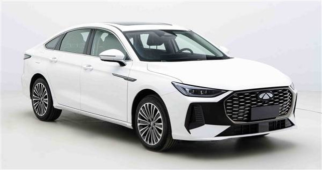 Mobil hybrid Chery Fulwin A8L PHEV (Plug-in Hybrid Electric Vehicle) yang diklaim mampu menjelajah hingga 2.369 kilometer. Foto: Car News China