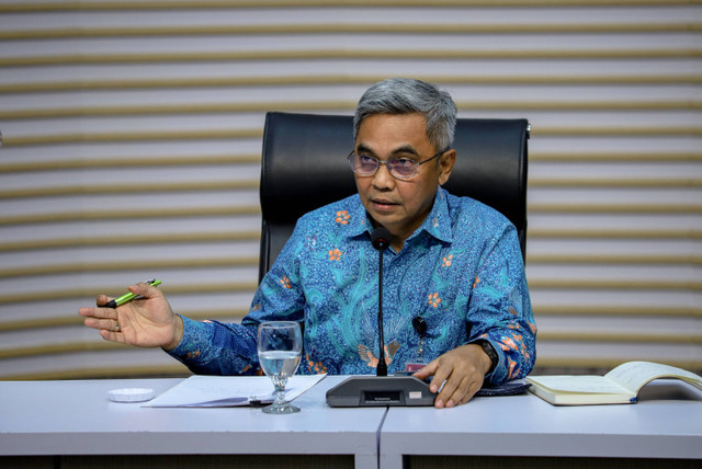 Ketua KPK Setyo Budiyanto memberikan keterangan kepada wartawan saat konferensi pers terkait penetapan status tersangka kepada Sekjen PDIP Hasto Kristiyanto di Gedung KPK, Jakarta, Selasa (24/12/2024). Foto: Jamal Ramadhan/kumparan