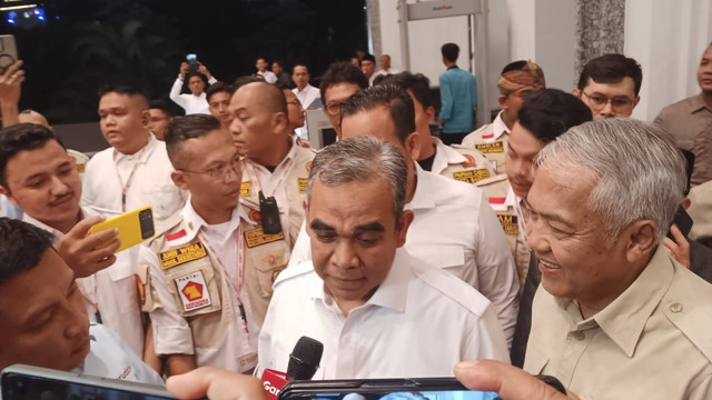 Ketua DPD Partai Gerindra Jabar, Amir Mahpud (tengah). (Foto: Istimewa)