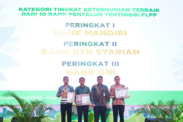 Bank Mandiri berhasil meraih peringkat I Penyalur Fasilitas Likuiditas Pembiayaan Perumahan FLPP dengan Tingkat Keterhunian Terbaik dari 10 Bank oleh BP TAPERA. Foto: Dok. Bank Mandiri